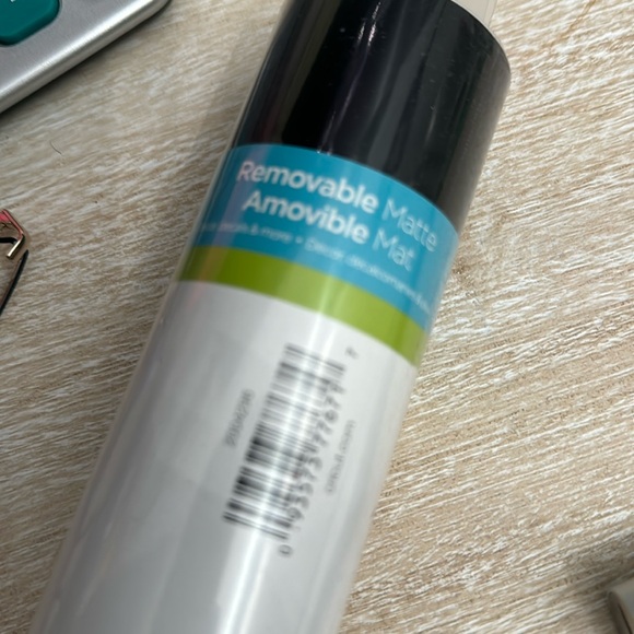 Cricut Premium Vinyl Lies Flat 12” x 48” Black - Picture 4 of 5